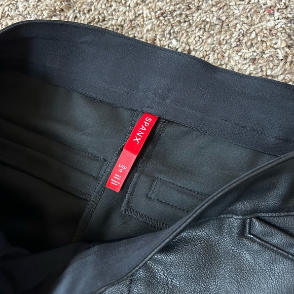 Spanx flare leather pants
Size large - Picture 3 of 3